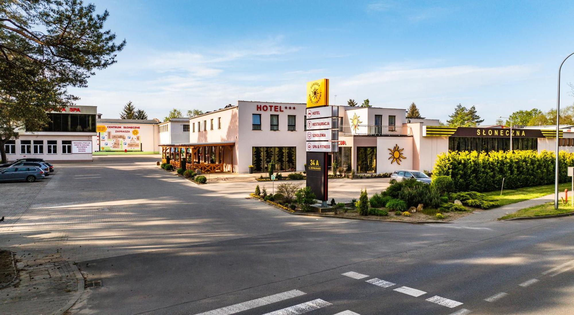 Hotel - Restauracja "Sloneczna" Яроцин Экстерьер фото